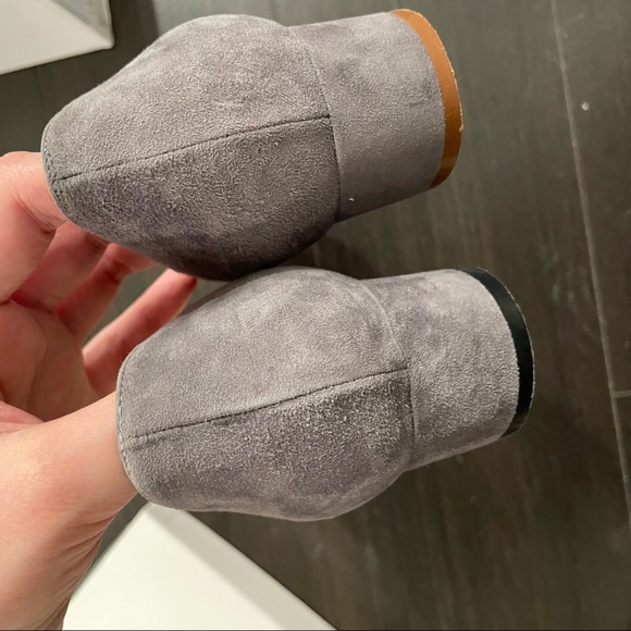 Manolo Blahnik Listony Block-Heel Suede Pumps - Picture 5 of 12